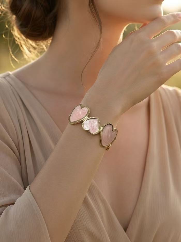 Bracelet jonc cœurs nacrés roses en acier inoxydable MATHILDE