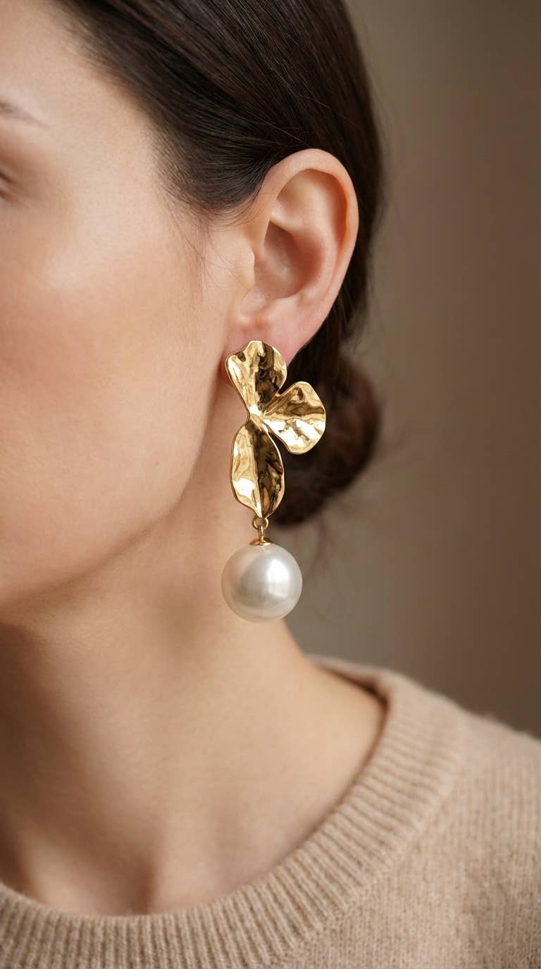 Boucles d'oreilles Fleur Perle Dorée en acier inoxydable AMÉLIE
